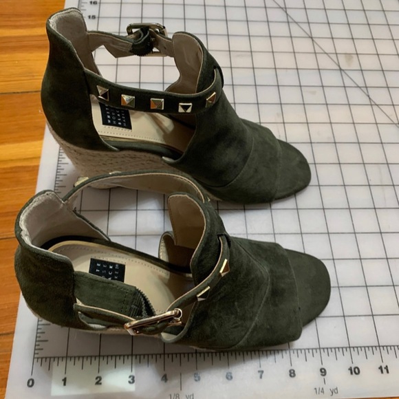 White House Black Market Green Wedge Sandals with Ankle Strap and Cut-Out Design - Picture 5 of 12